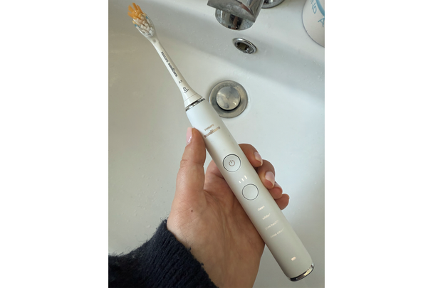 best electric toothbrush indybest review Philips sonicare 9400 diamondclean smart